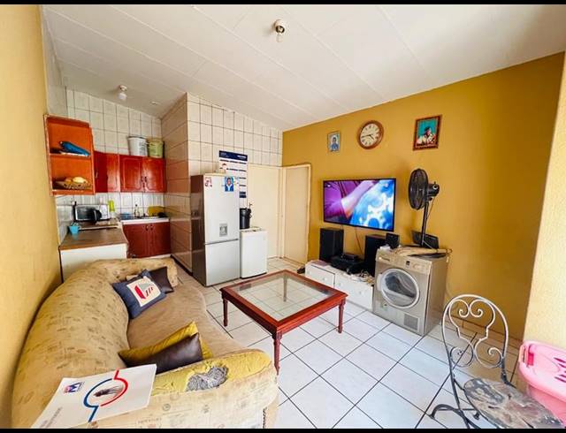 2 BEDROOM HOUSE FOR SALE IN BLOUBOSRAND